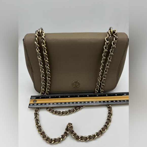 Tory Burch Tan Crossbody Purse with Adjustable Gold-Toned Chain Strap. - Picture 10 of 11